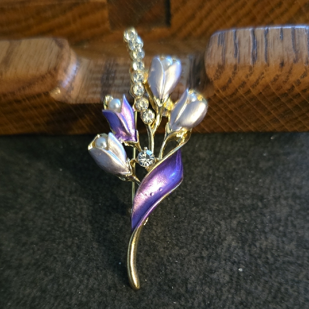 Elegant Purple and Pearl Floral Brooch